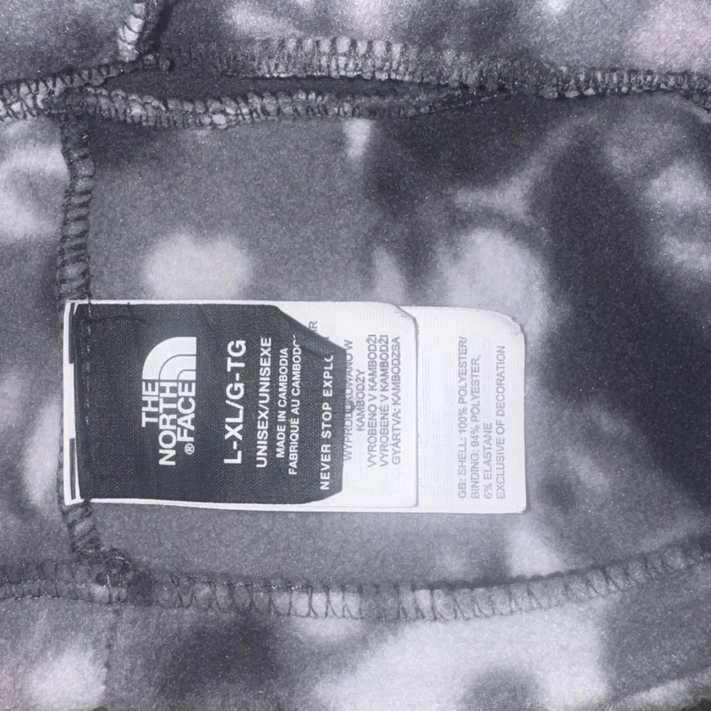 THE NORTH FACE' Whimzy Powder Hooded Fleece Neck Gaiter scattershot gray camo
